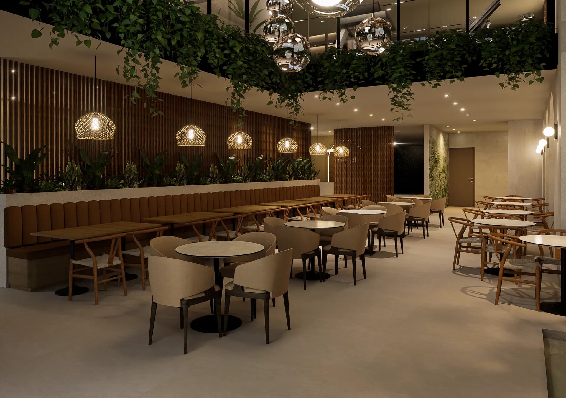 Salón del restaurante con lámparas esféricas, vegetación suspendida y madera.